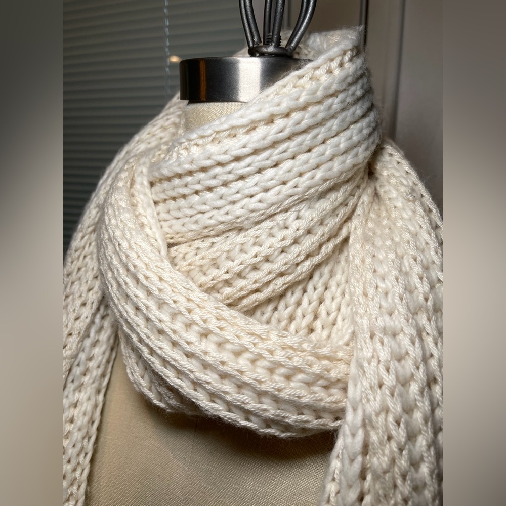 Cream Chunky Knit Scarf Faux Fur Pocket Ends Cozy Winter Wrap - Picture 2 of 6